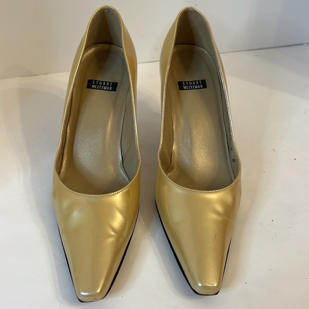 STUART WEITZMAN PATENT LEATHER LIGHT GOLD HEELS SZ 6 B - Picture 2 of 13